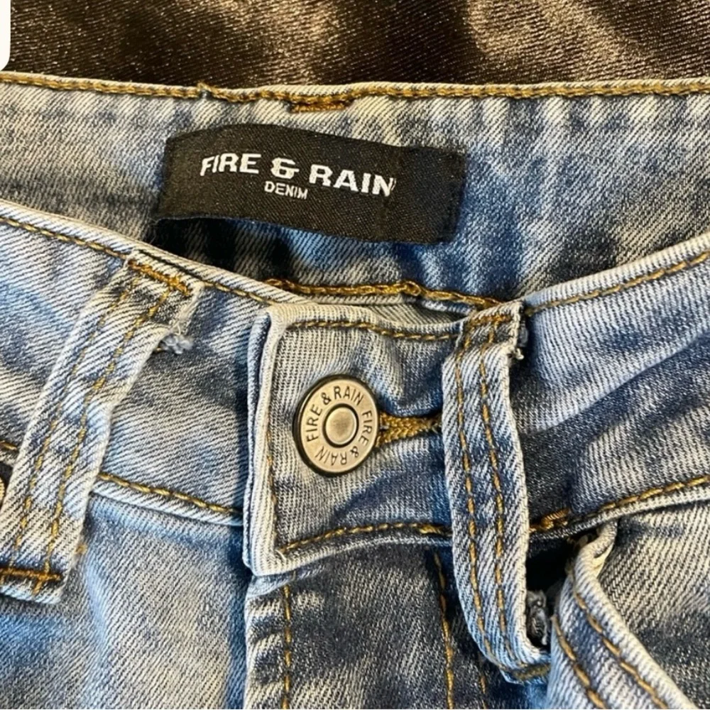 Women's Light Blue Cargo Jeans - Picture 3 of 4